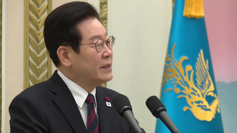 이 대통령, 청와대 시무식..."공직자 역사적 사명 다해달라"