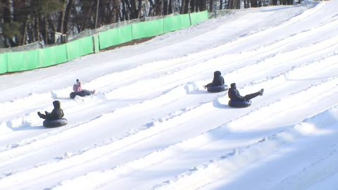 추워야 제맛!…새해 첫 주말, 도심 겨울놀이터 ’북적’