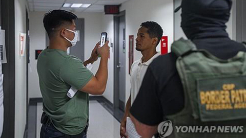 ’안면인식 앱’까지...미, 불법체류자 단속에 첨단 기술 동원