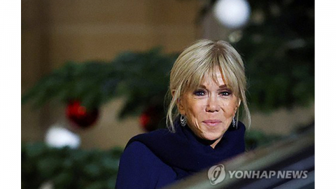 "프랑스 영부인은 트랜스젠더" 허위사실 유포 10명 유죄 판결