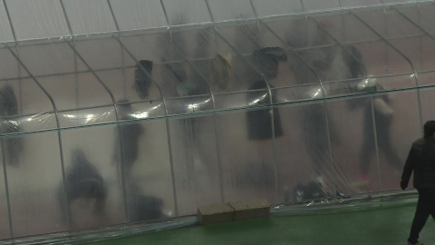 한파 걱정 'NO'…안산 와스타디움 '이색 비닐 트랙'