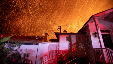 "지난해 LA 산불 지역 재건축 착수 주택 1/3뿐...비용·절차 난항"