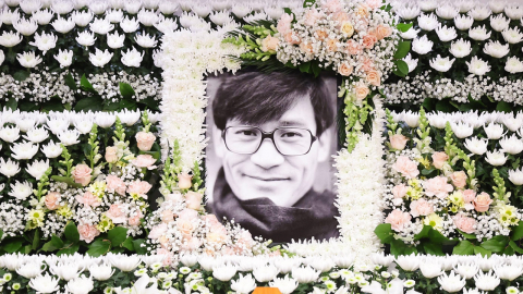 별이 된 안성기, 빈소에 '35세 청년' 사진이 걸린 이유