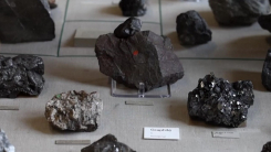 일본, 중국 희토류 보복에 반발..."매우 유감, 철회해야"