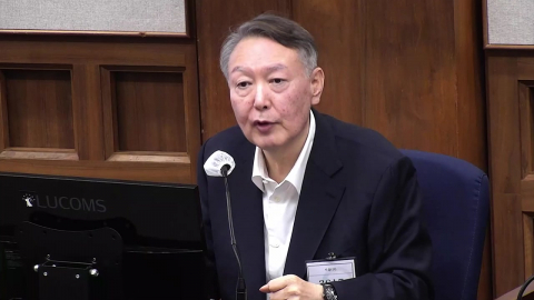 윤 측, 공소장 변경에 "다시 재판"…법원 "예정대로"