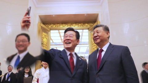 일본에는 주머니 손 넣고 ’정색’, 한국에는 ’활짝’...그는 누구? [앵커리포트]