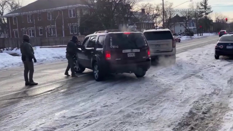 미 ’이민단속국 총격에 사망’ 영상 공개에 거센 후폭풍
