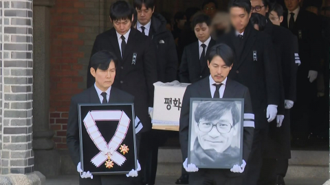 고 안성기 배우 ’눈물의 영결식’…영원히 잠들다