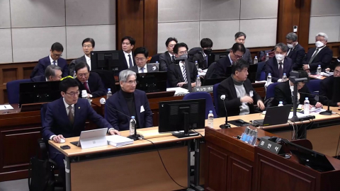 '내란' 구형 자정 넘기나…김용현 측 서증조사 계속