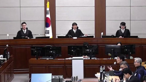 지귀연 "프로는 징징대지 않는다"…변호인에 ’경고’