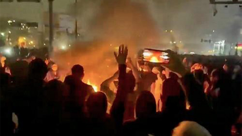 "이란 정부, 시위 진압에 저격수 동원…거리에 시신 수백 구"