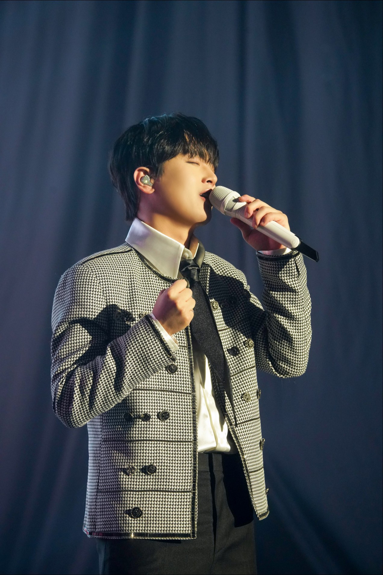 ‘195분 열창’ 이찬원, 인천서 증명한 라이브 저력