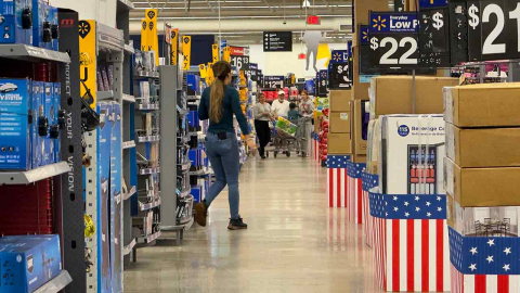 미국 지난달 소비자 물가 전년 대비 2.7% 상승...연준 금리 결정에 영향 ’촉각’