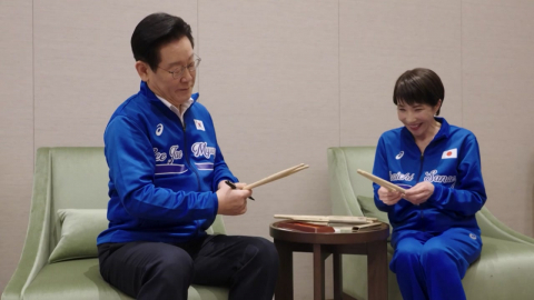 '교류 역사' 호류지 함께 방문…드럼 세트 선물도