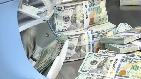 기준금리 2.5%로 5연속 동결…코스피 4,750 돌파