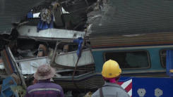 태국서 대형 크레인 무너져 열차 ’두 동강’...한국인 1명 포함 ...