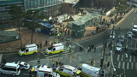 서대문역 농협 빌딩으로 버스 돌진…13명 중·경상