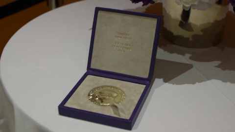 노벨상 선물 대가로 정권 잡나?…나치에 넘긴 노벨상 재소환