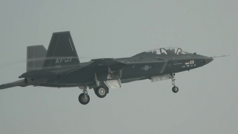 KF-21 비행시험 끝…1,600차례 무사고 비행