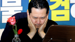 의료진도 '단식 중단' 권유할 정도...장동혁 옆에 놓인 장미 한...