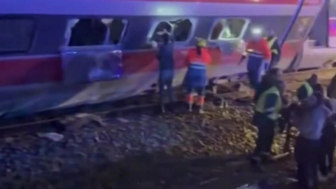 스페인 고속열차 두 대 정면충돌…최소 39명 사망