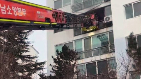화재 난 집에 세 자녀 고립…어머니, 윗집 외벽 타고 내려가 구조