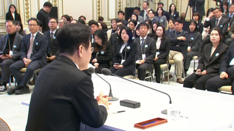 이 대통령 "신규 원전, 열어놓고 판단…이념 전쟁 도구 안 돼"