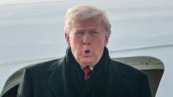 트럼프 이란 공격 보류에도..."항모전단 중동 집결 중"