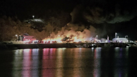 항구 삼킨 불에 어업용 그물 ’홀라당’…"생계 어쩌나"