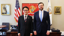 밴스 부통령과 '핫라인' 구축했는데...관세 인상 사실 몰랐나 [...