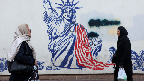 시위대 처형 말라던 트럼프, 이란인 10여 명 본국으로 추방