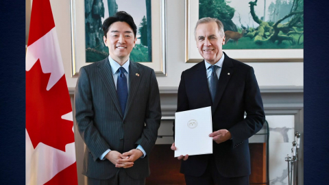 강훈식 "잠수함, 5스타 호텔처럼...캐나다 결정권자 모두 만나"