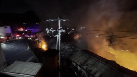 김해 비철금속 공장 불 이틀째…폭발 위험 있어 진화 어려움