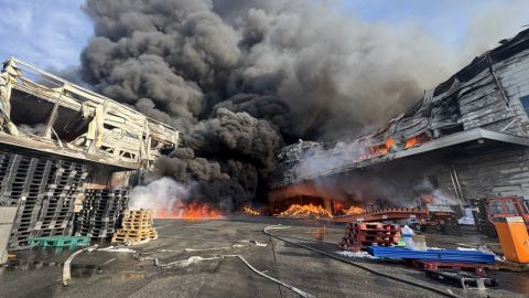 충북 음성 공장 대형화재…3시간여 만에 초진
