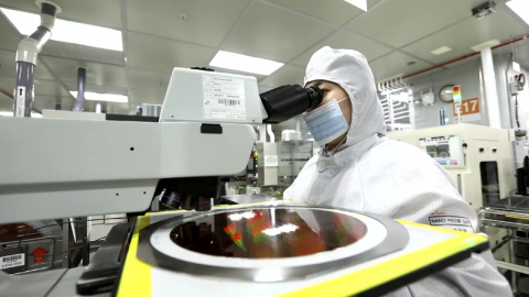 수출도 내수도 'K자 양극화'…정부 "성장동력 다각화"