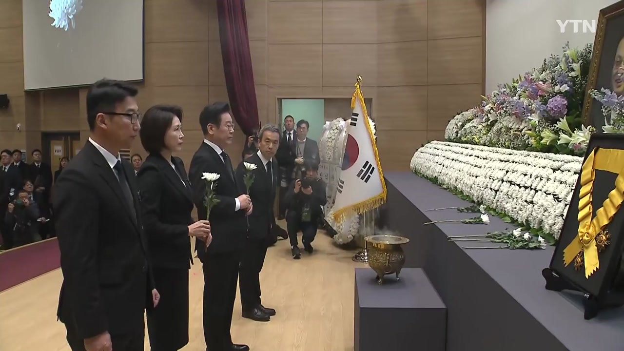 이 대통령, 고 이해찬 영결식 참석...추모영상 보고 눈물