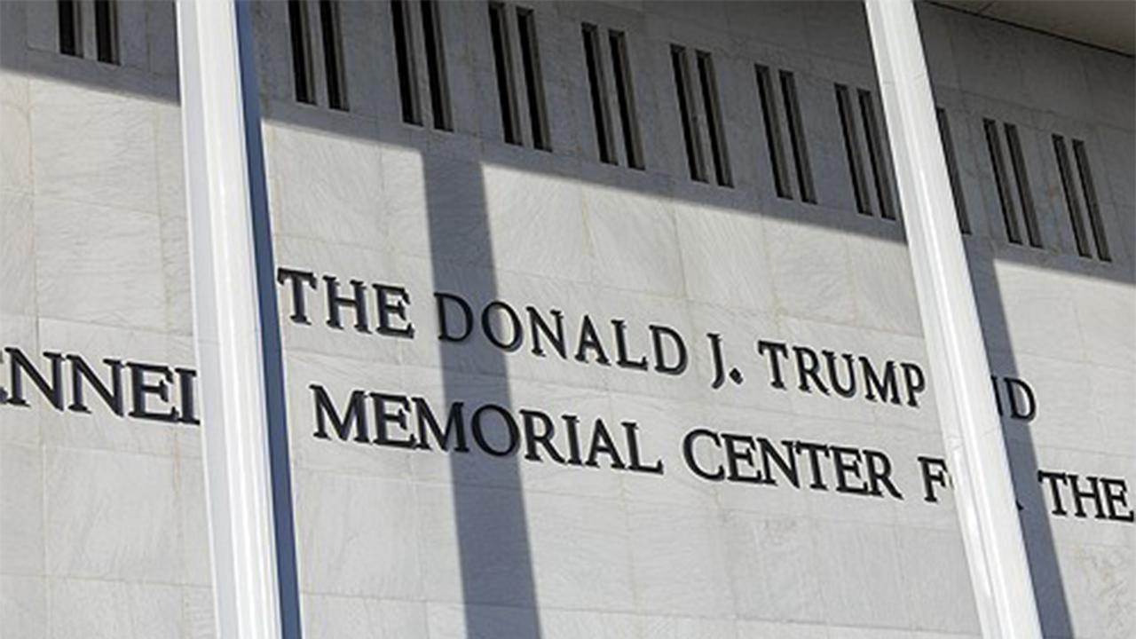 ’트럼프-케네디 센터’ 2년간 문닫는다...트럼프, 전면 개보수 결정