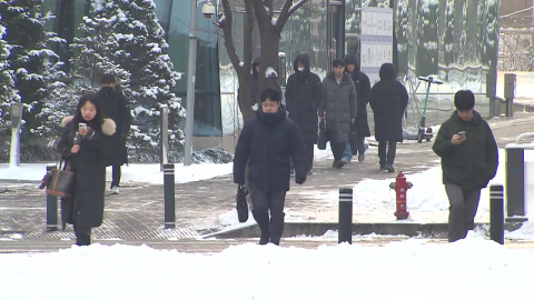 눈구름 빠르게 이동…눈 그치고 추위도 주춤