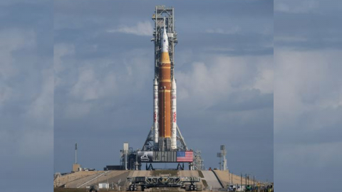 NASA ’달 유인비행’ 발사 전 연료주입 실험...누출문제 겪기도