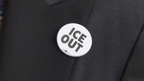 그래미 뒤덮은 "ICE OUT"…트럼프, MC에 "소송" 경고