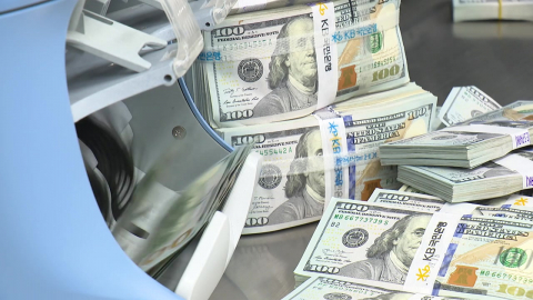  "환율 방어에"...외환보유액 21.5억 달러 감소