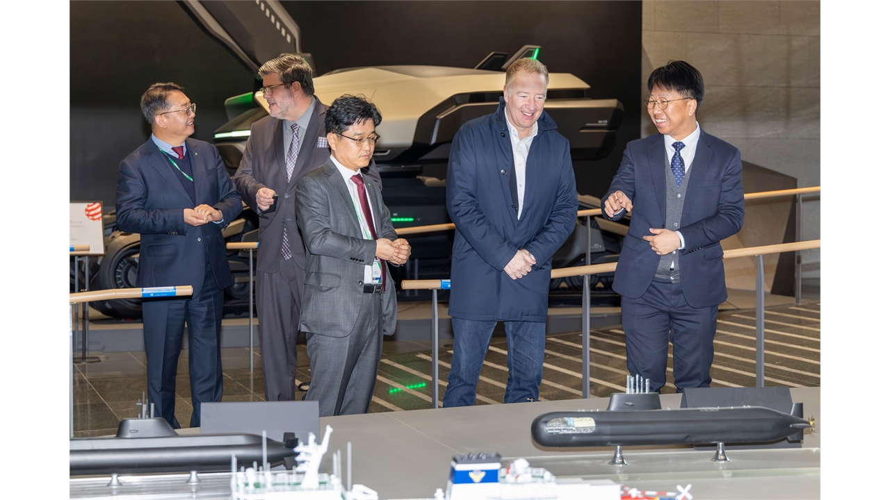 [기업] 캐나다 국방조달 장관, HD현대 방문...