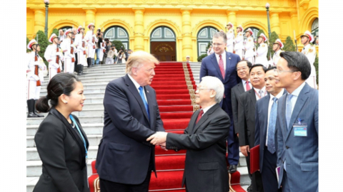 베트남 "미국 침공 대비해야...중국은 지역 라이벌"