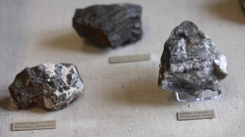 "희토류로 중국에 또 당할 수 없다"…미일, 희토류 확보 총력전