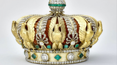 루브르서 도난당할 뻔한 다이아몬드 왕관 완전 복원하기로