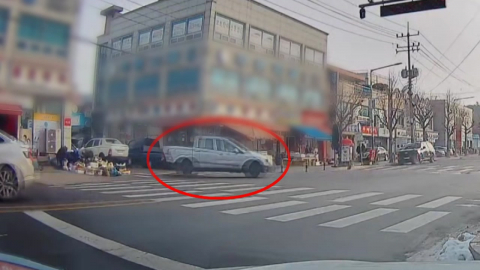 후진으로 돌진해 2명 사상…"가속 페달 밟은 듯"