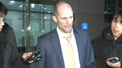 [속보][현장영상+] 해럴드 로저스 쿠팡 대표 2차 조사 종료...14시간 만에 ...