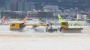 [속보] 제주공항, 폭설로 제설 작업 진행...활주로 운영 중단
