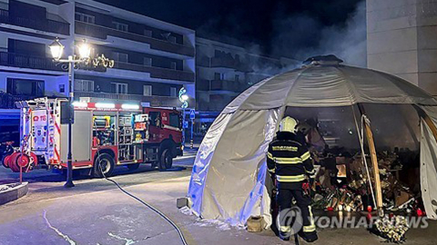스위스 화재참사 추모시설에도 불...유족 "무슨 말 해야 할지"