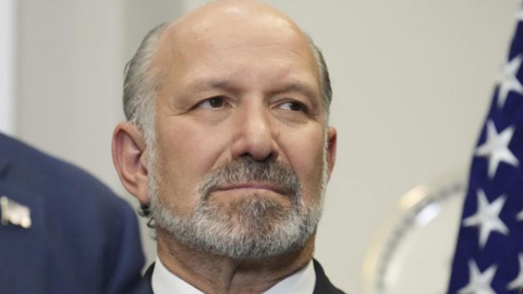 트럼프의 ’관세 키맨’ 러트닉, 엡스타인 의혹으로 사임 압박